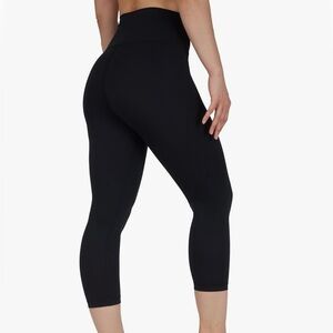 Yogalicious Cropped Black Leggings